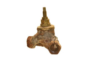 Beyaz arka plan üzerinde izole paslı metal