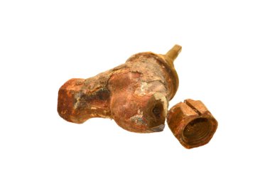Beyaz arka plan üzerinde izole paslı metal