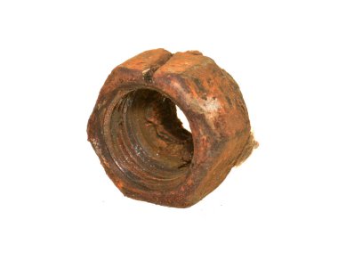 Beyaz arka plan üzerinde izole paslı metal