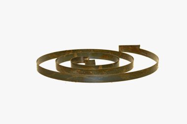 Beyaz arka plan üzerinde izole paslı metal