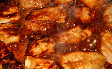 Beyaz arkaplanda izole edilmiş et