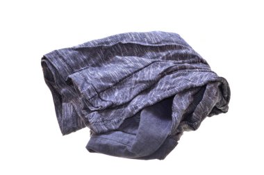 Beyaz arkaplanda izole edilmiş t-shirt