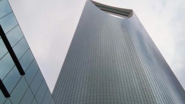 Bulutlu bir günde Krallık Merkezi, Riyad.