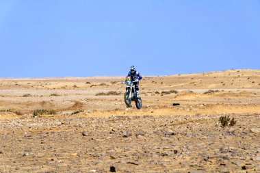 Al-Kharj, Suudi Arabistan - 10 Ocak 2023: Husqvarna Fabrika Yarış Takımı 'ndan Skyler Howes ralli 9.