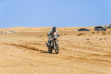 Al-Kharj, Suudi Arabistan - 10 Ocak 2023: Dakar 2023 rallisinin 9. aşamasını yürüten Simon Marciç