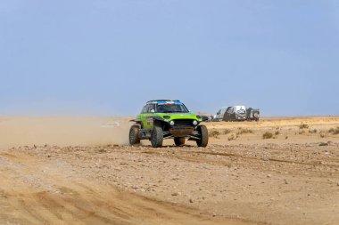 Al-Kharj, Suudi Arabistan - 10 Ocak 2023: X-Raid Mini John Cooper Works Rallisi 'nden bir Mini yarış arabası ralli 9.