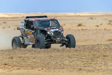 Al-Kharj, Suudi Arabistan - 10 Ocak 2023: Dakar Rallisi 2023 sayısının 9. safhasını yürüten Güney Yarış Konservesi Maverick XRS.