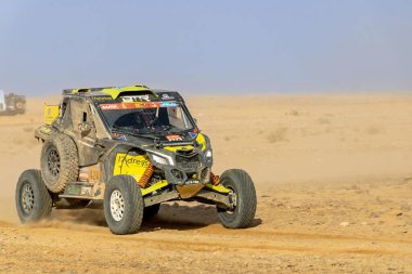Al-Kharj, Suudi Arabistan - 10 Ocak 2023: Dakar Rallisi 'nin 9. aşamasını yöneten FS 21 ekibinin Maverick' i.