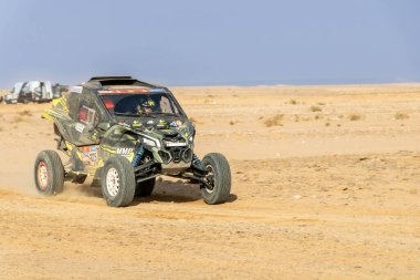 Al-Kharj, Suudi Arabistan - 10 Ocak 2023: Dakar Rallisi 'nin 9. aşamasını yürüten MMP Can-Am.
