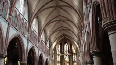 Hollanda 'nın Groningen kentindeki Aziz Joseph Katedrali' nin İçi (Felemenkçe: Sint Jozefkathedraal)