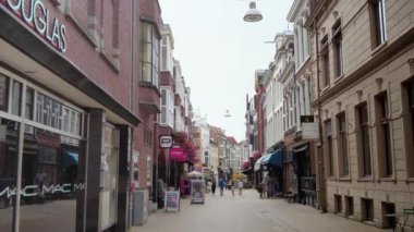 Groningen, Hollanda - 1 Ağustos 2024: Zwanestraat