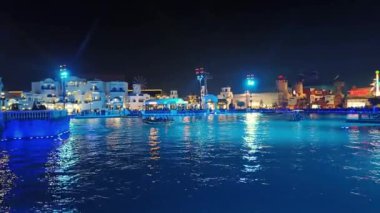 Riyad, Suudi Arabistan - 30 Aralık 2024: Boulevard World lunaparkı, lagün ve tekneler