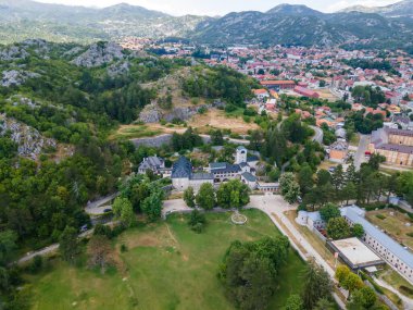 Karadağ 'ın Çetince Manastırı kuş bakışı manzarası