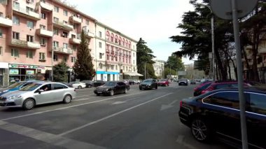 Tiflis, Gürcistan - 18 Mart 2025: Alexander Kazbegi Bulvarı Saburtalo Bölgesi 'nde Sovyet tarzı mimari