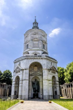 Tempio della Vittoria ya da Zafer Tapınağı, ayrıca Düşmüşlerin Tapınağı (Askerler) olarak da bilinir.