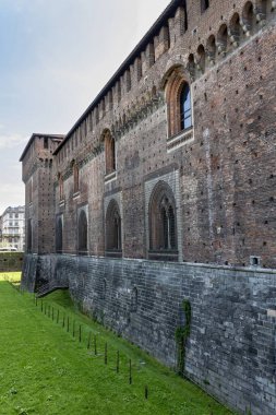 Sforza Kalesi 'nin duvarı ve hendeği, Milan, İtalya
