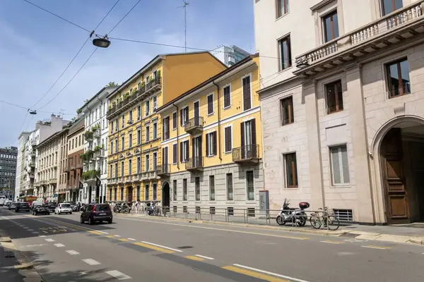 Milan, İtalya - 28 Mayıs 2025 Via Senato