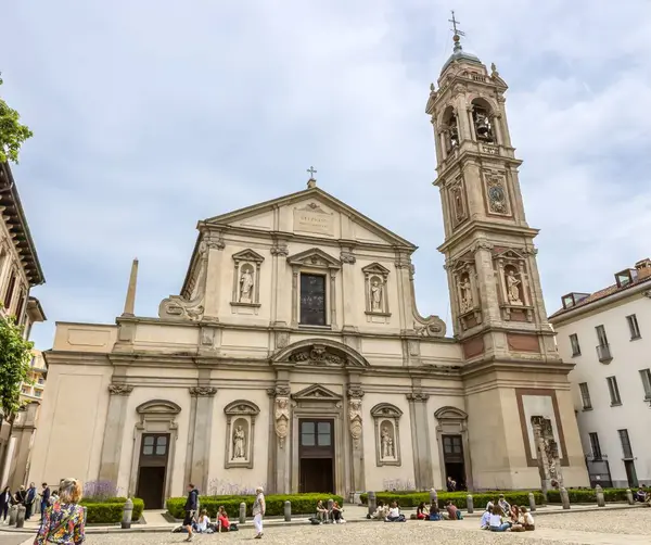 Milan, İtalya - 28 Mayıs 2025: Basilica di Santo Stefano Maggiore