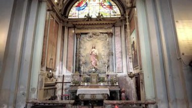 Basilica di Santo Stefano Maggiore, Milano 'nun içi.