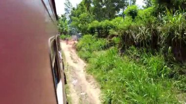 Demodara, Sri Lanka - 17 Temmuz 2025: Demodara 'dan Ella' ya giden trenden bir görüntü