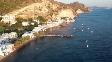 Milos adasındaki Klima 'nın pitoresk köyü, Kiklad, Yunanistan