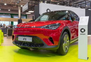 ATENS, GREECE - 5 Ekim 2024: Auto Athina 2024 Motor Fuarında Akıllı # 1.