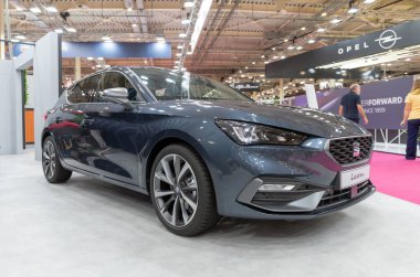 ATENS, GREECE - 5 Ekim 2024: Auto Athina 2024 Motor Fuarında Koltuk Leon.