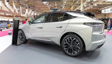ATENS, GREECE - 5 Ekim 2024: DS 4 Hybrid Auto Athina 2024 Motor Show 'da.