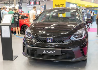 ATENS, GREECE - 5 Ekim 2024: Otomobil Athina 2024 Motor Fuarında Honda Caz.