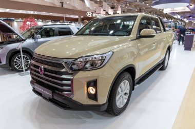 ATENS, GREECE - 5 Ekim 2024: Otomobil Athina 2024 Motor Fuarında KGM Musso Grand.