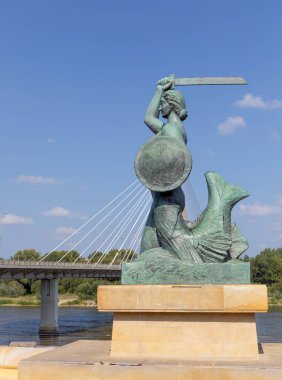 Varşova 'nın Deniz Kızı heykeli, Vistula nehrinin yanında, Polonya' nın sembolü.