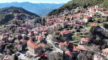 Yunanistan 'ın Moreloponnese kentindeki Stemnitsa köyünün hava manzarası