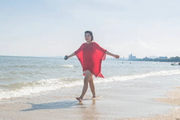 Жінка Йде Пляжі — стокове фото