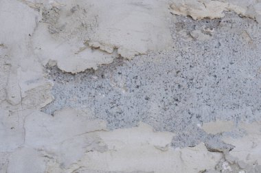 Eski kırsal duvarın dokusu gri alçıyla kaplıydı.