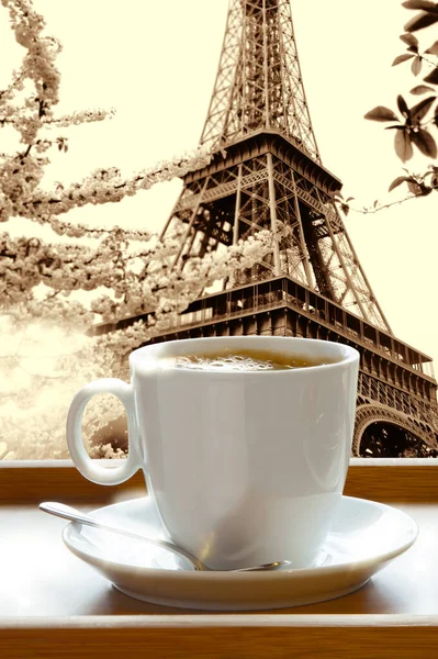 Delizioso Caffè Caldo Servito Vassoio Legno Contro Torre Eiffel Parigi — Foto Stock