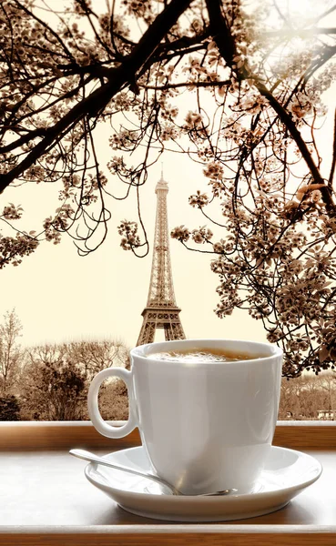 Délicieux Café Chaud Servi Sur Plateau Bois Face Tour Eiffel — Photo