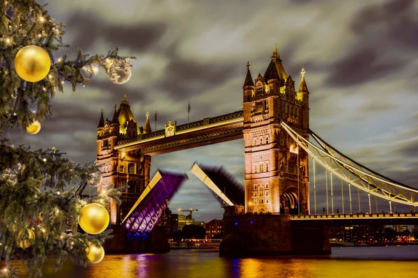 Tower Bridge Lift Time Christmas Tree London — Stock Photo, Image