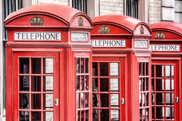 Híres Vörös Telefonfülkék Covent Garden Utcában London England Egyesült Királyság Stock Fotó