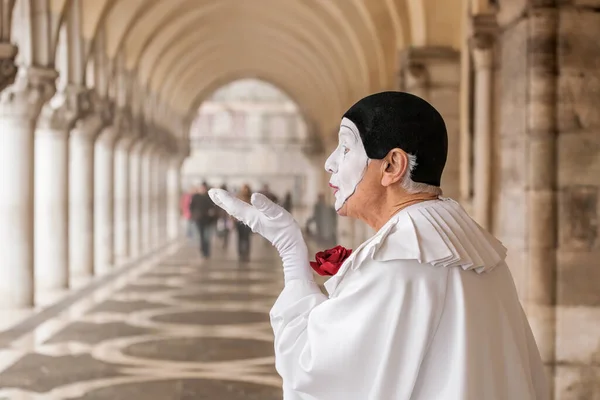 ヴェネツィア イタリアの伝統的な祭りでカラフルなカーニバルマスク ストック画像