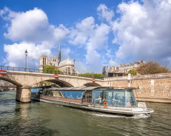 Paris Notre Dame Katedrali Fransa Seine Teknesi Olan — Stok fotoğraf
