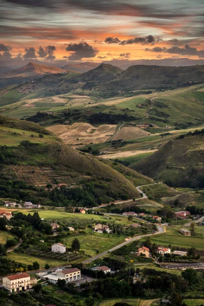 Sunset Italian Countryside Taken May 2022 lizenzfreie Stockfotos