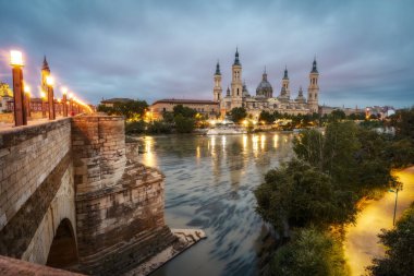 Kuzey İspanya 'daki Zaragoza Katedrali