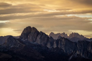 Kuzey İtalya 'daki Dolomitler Dağları