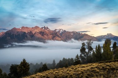 Esquel Arjantin 'de Gündoğumu ve Sabah Buğusu