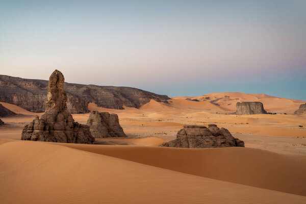 Сахара Пустыня Тадрат Руж в Южном Алжире
