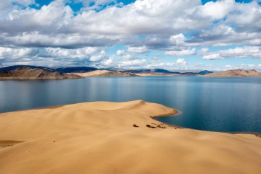 Orta Moğolistan 'daki Gobi Çölü ve Gölleri