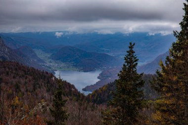 Slovenya 'daki güzel Bohinj Gölü