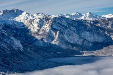 Slovenya 'daki güzel Bohinj Gölü