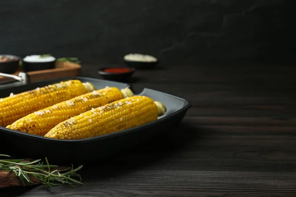 Grill Pan Tasty Frying Corn Dark Grey Wooden Table Space — Stock Photo, Image