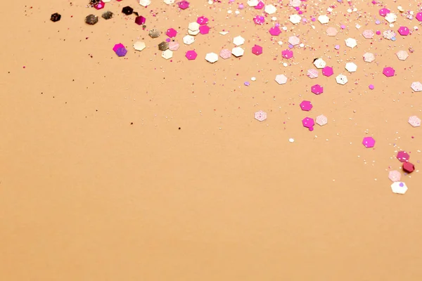ベージュ地に光沢のある明るいピンクの輝き テキストのスペース — ストック写真